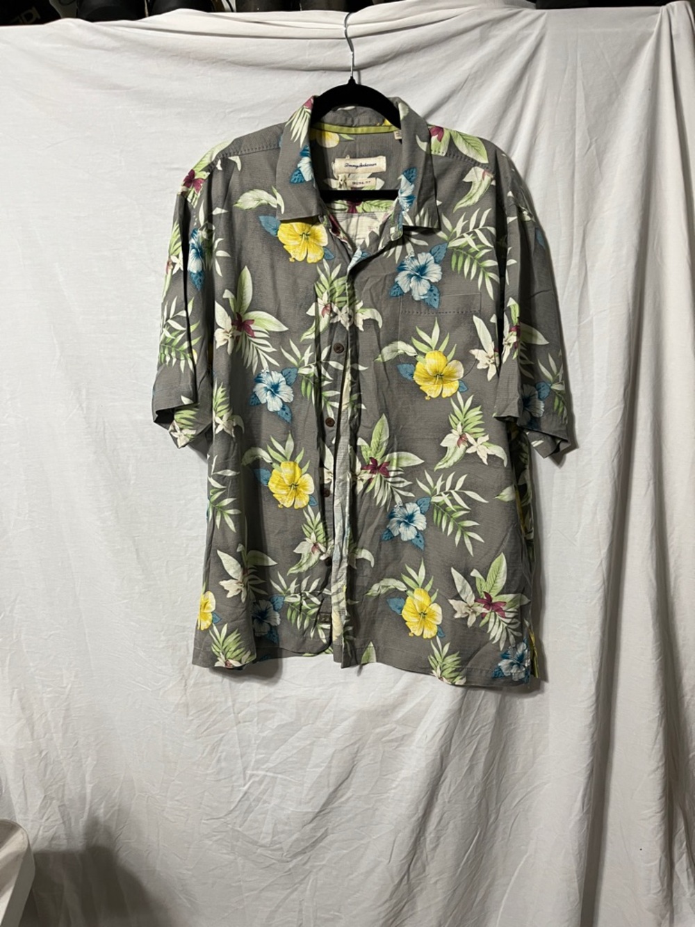 Tommy Bahama Gray Short-Sleeve Silk Button-Down with Yellow & Blue Flowers